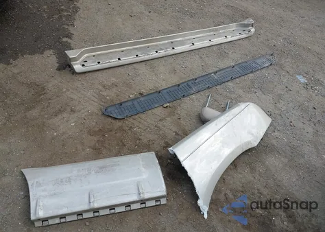 2004 Mercury Mountaineer z USA, uszkodzony, nr VIN 4M2DU86K840J10171